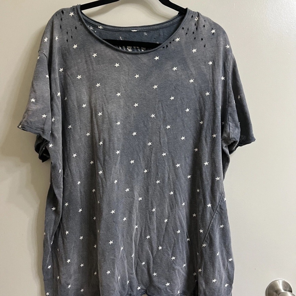 Magnolia Pearl Gray Star Print Top (item 24.2)